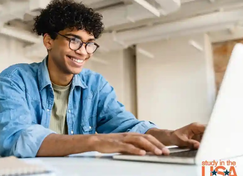 10 зарубежных стажировок, на которые можно записаться этой весной